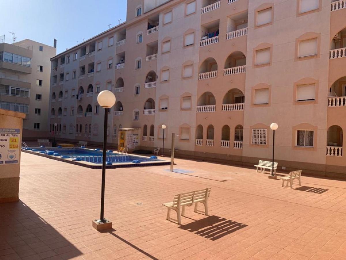 Sunny Appartment With Pool Torrevieja Center Buitenkant foto